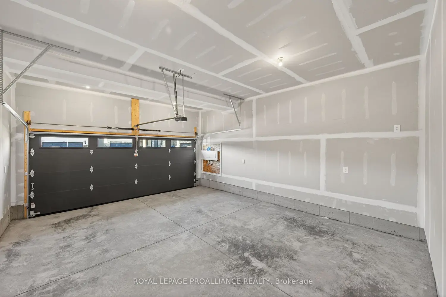 Additional image 19 of 14 Peace River Street