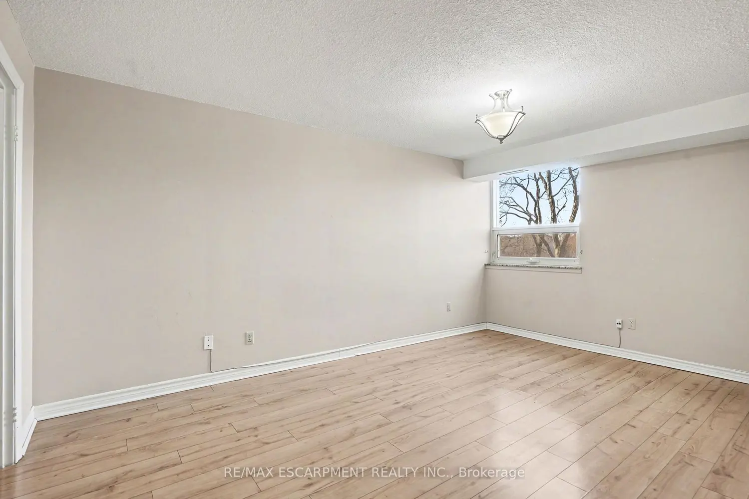 Additional image 9 of 500 Green Road 218