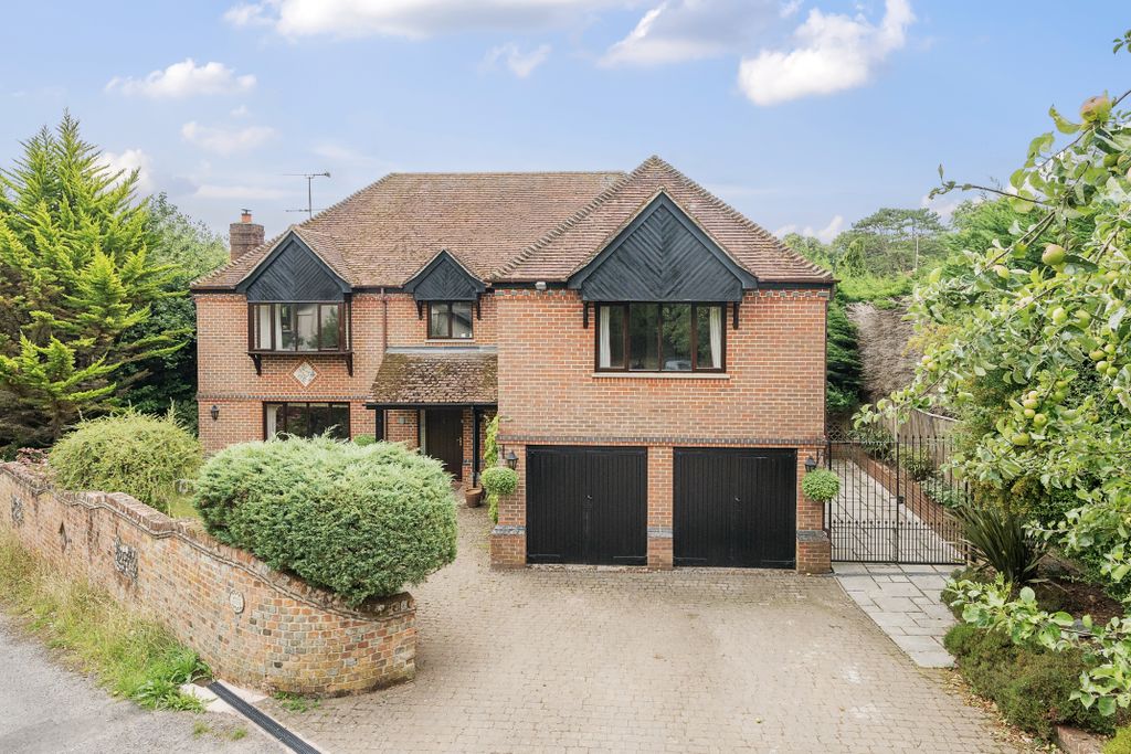 5 bed detached house for saleThe Green, Henley-On-Thames RG9