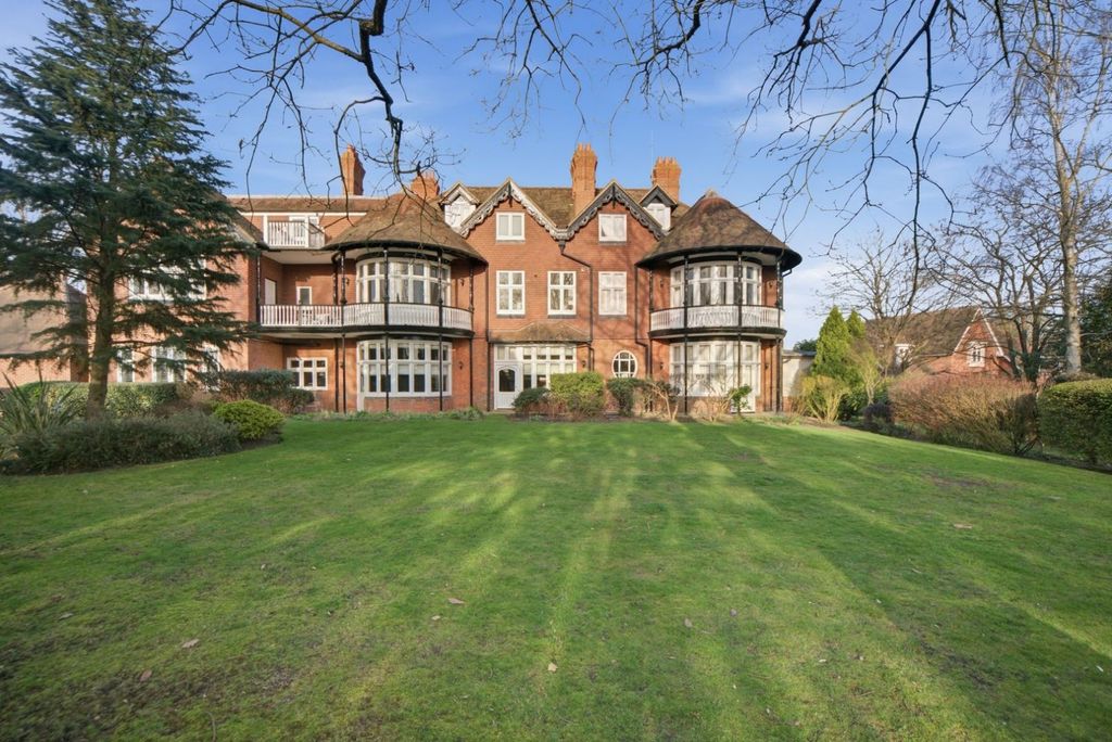 2 bed flat for sale15 Newton Park Place, Chislehurst, Kent BR7