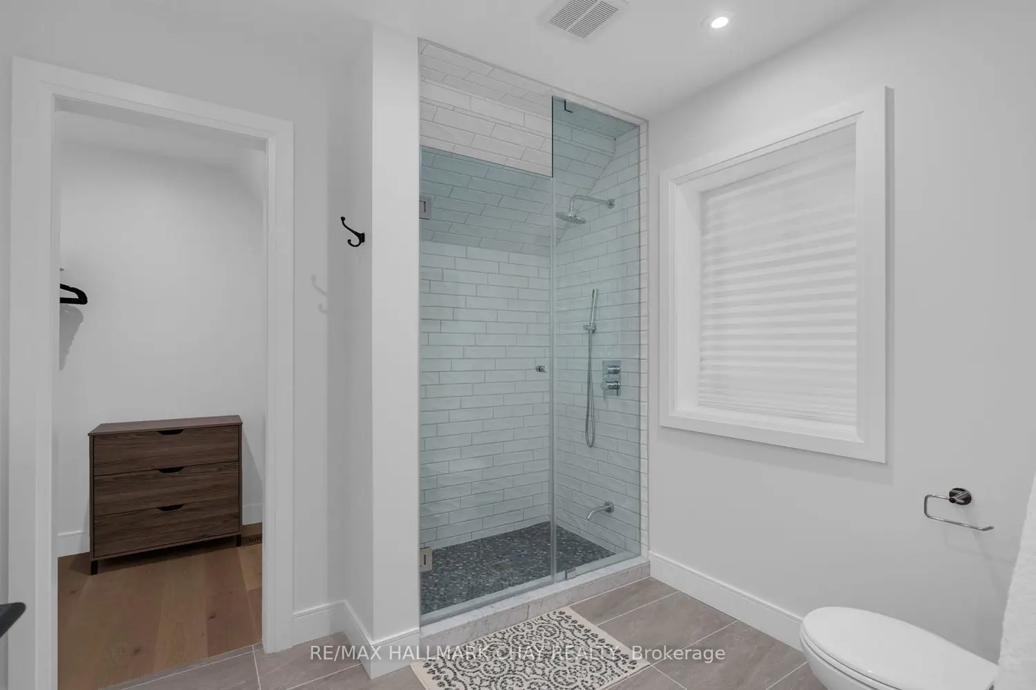 Additional image 6 of 98 Shanty Bay Road