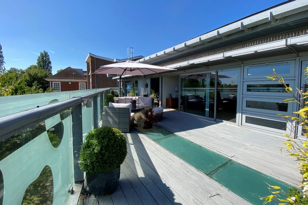 3 bed flat for saleDover Road, Sandwich CT13 photo 2