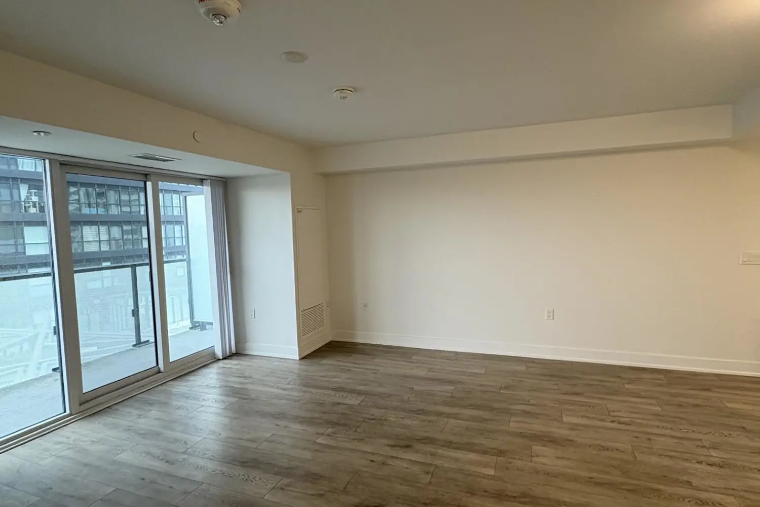 Additional image 10 of 575 Bloor Street 704