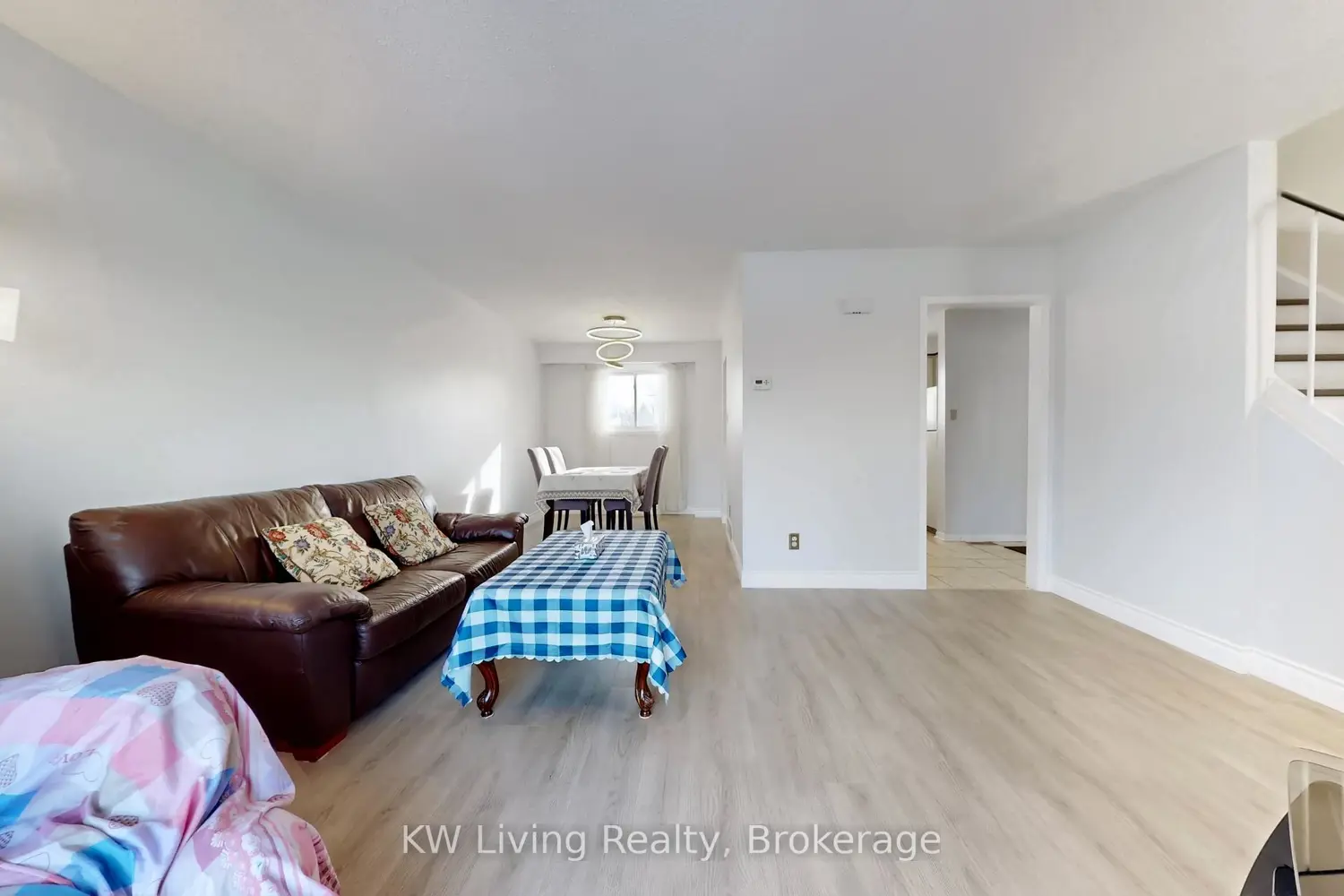 Additional image 8 of 944 Blairholm Avenue