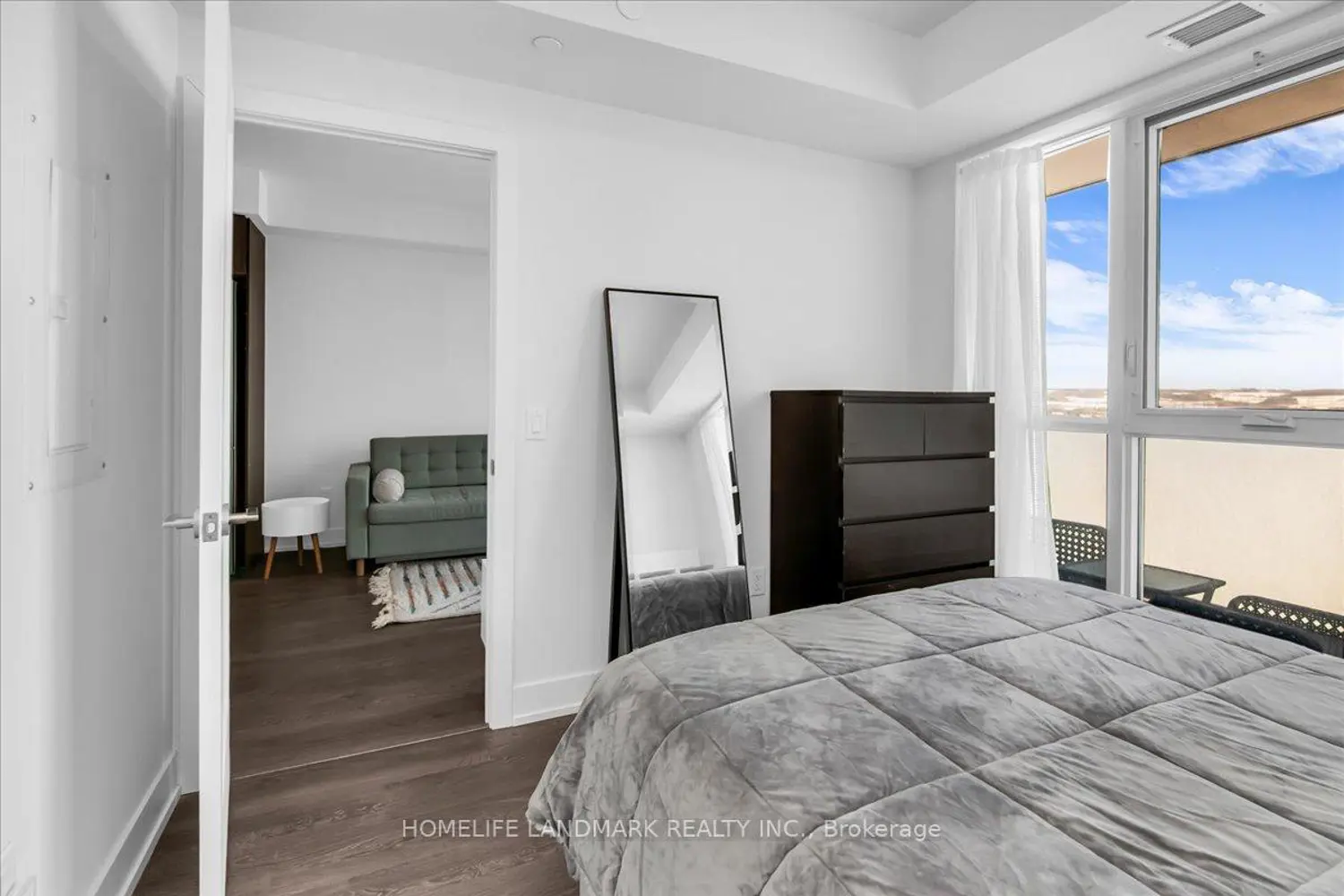 Additional image 8 of 2550 Simcoe Street 2011