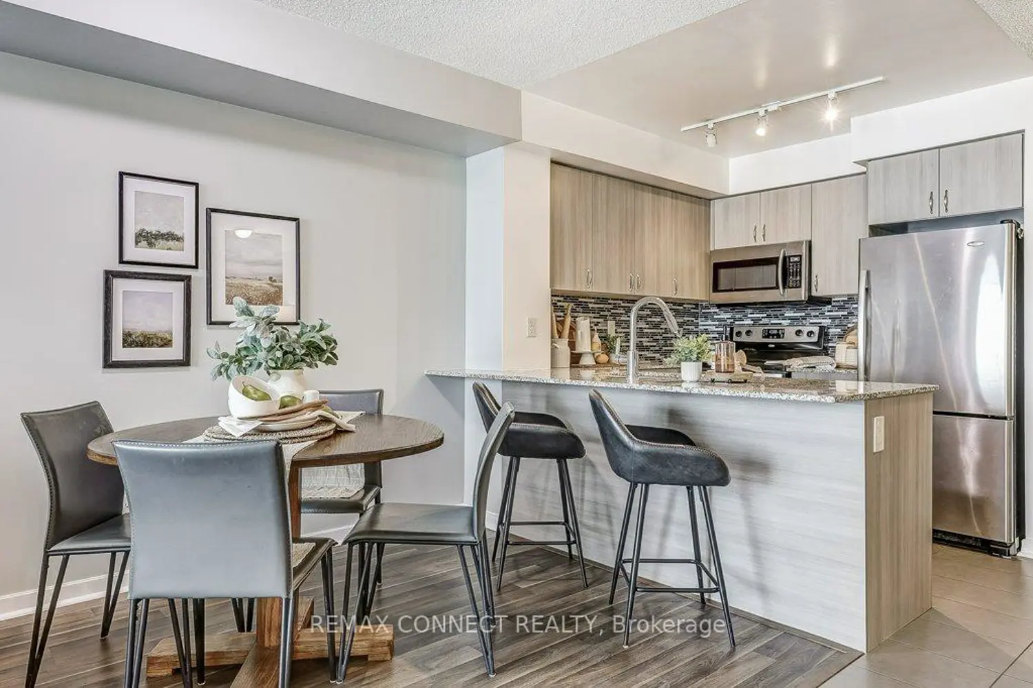 Additional image 2 of 1235 Bayly Street 905