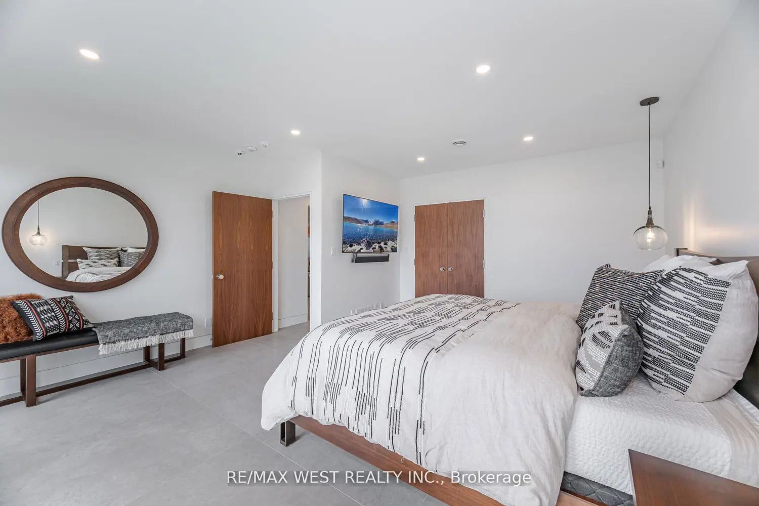 Additional image 17 of 83 Navigation Drive