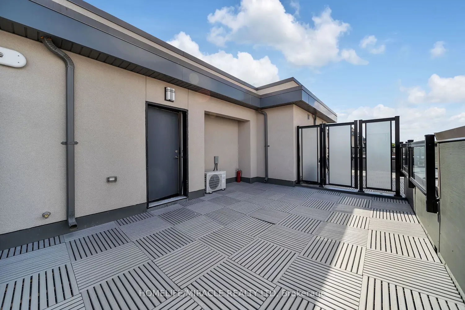 Additional image 15 of 1062 Douglas Mccurdy Common 230