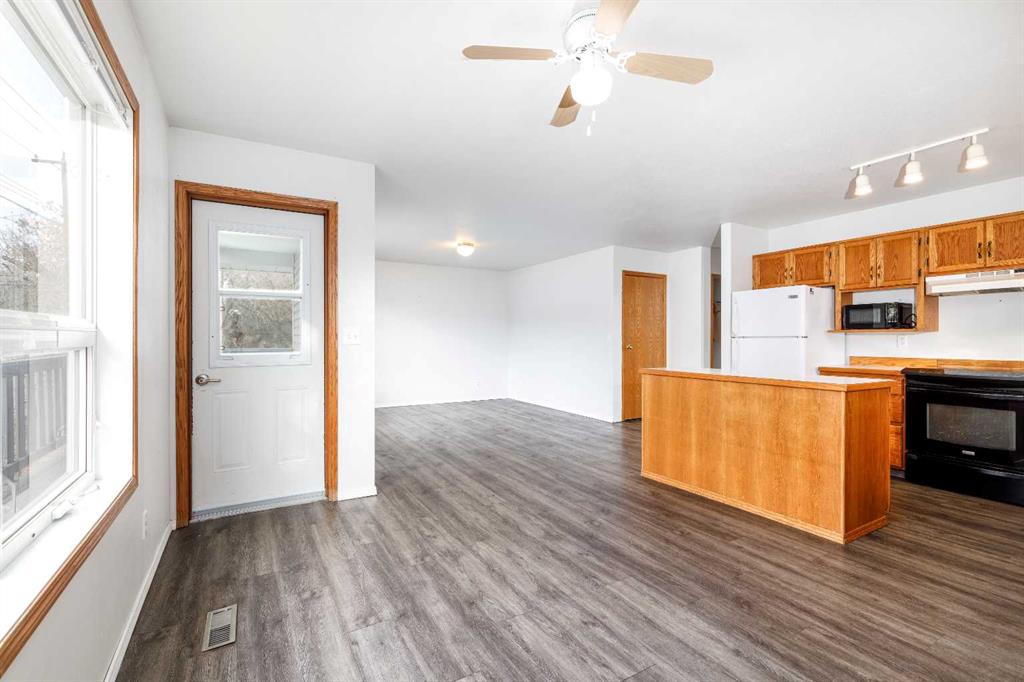 Additional image 5 of 5032 47 Avenue, Sylvan Lake, AB, T4S 1G9