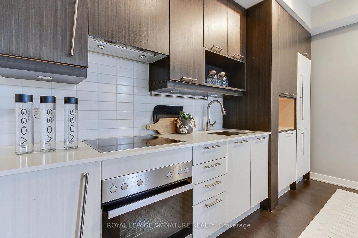 199 Richmond Street 618 photo 2