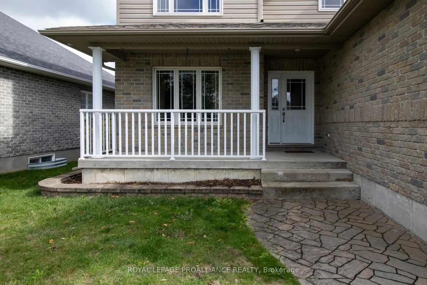 1009 Crestwood Drive