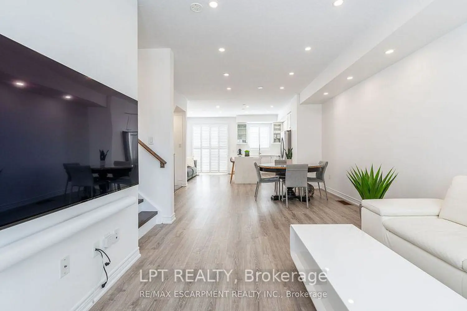 Additional image 2 of 16 Place Polonaise Drive Place Polonaise Drive