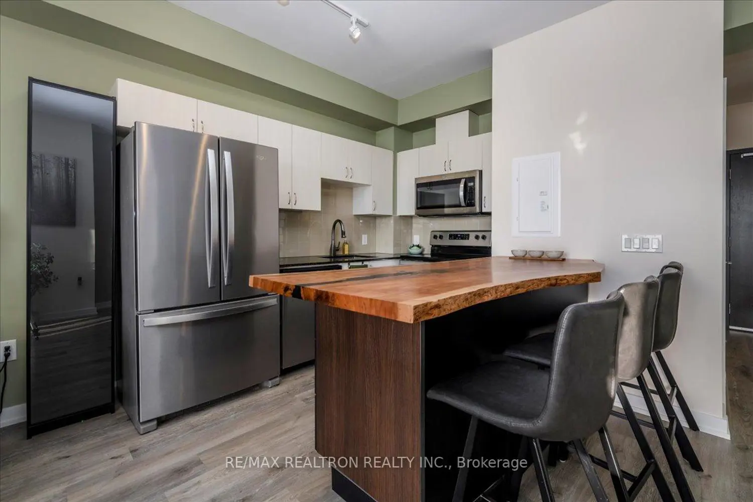 Additional image 7 of 430 Essa Road 224