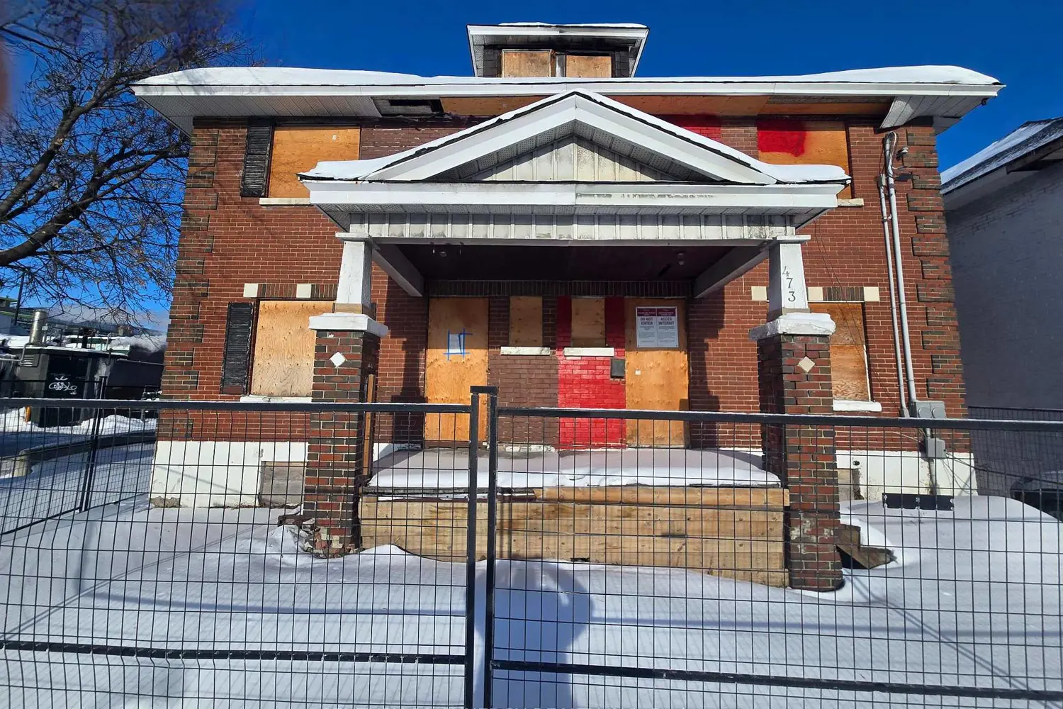 475 Catherine Street photo 2