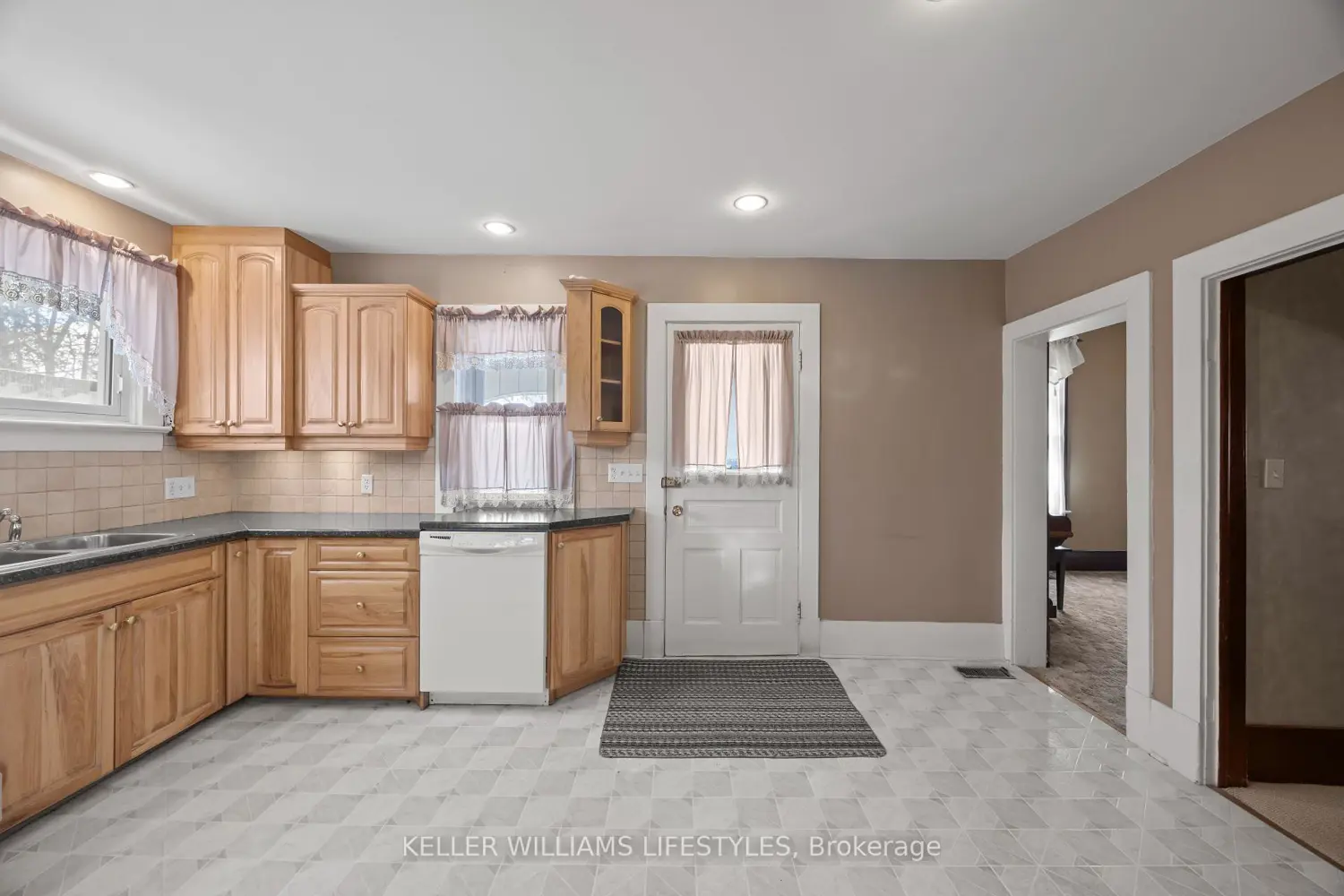 Additional image 6 of 136 Queen Street