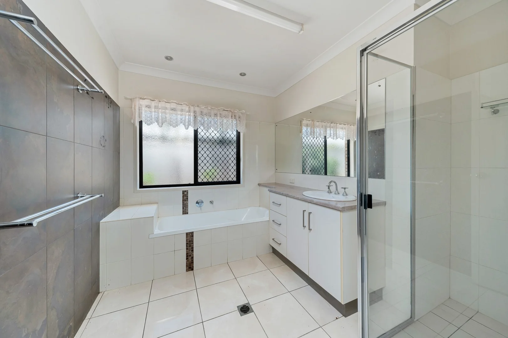 Additional image 10 of 3 Mooney Crescent, Emerald QLD 4720