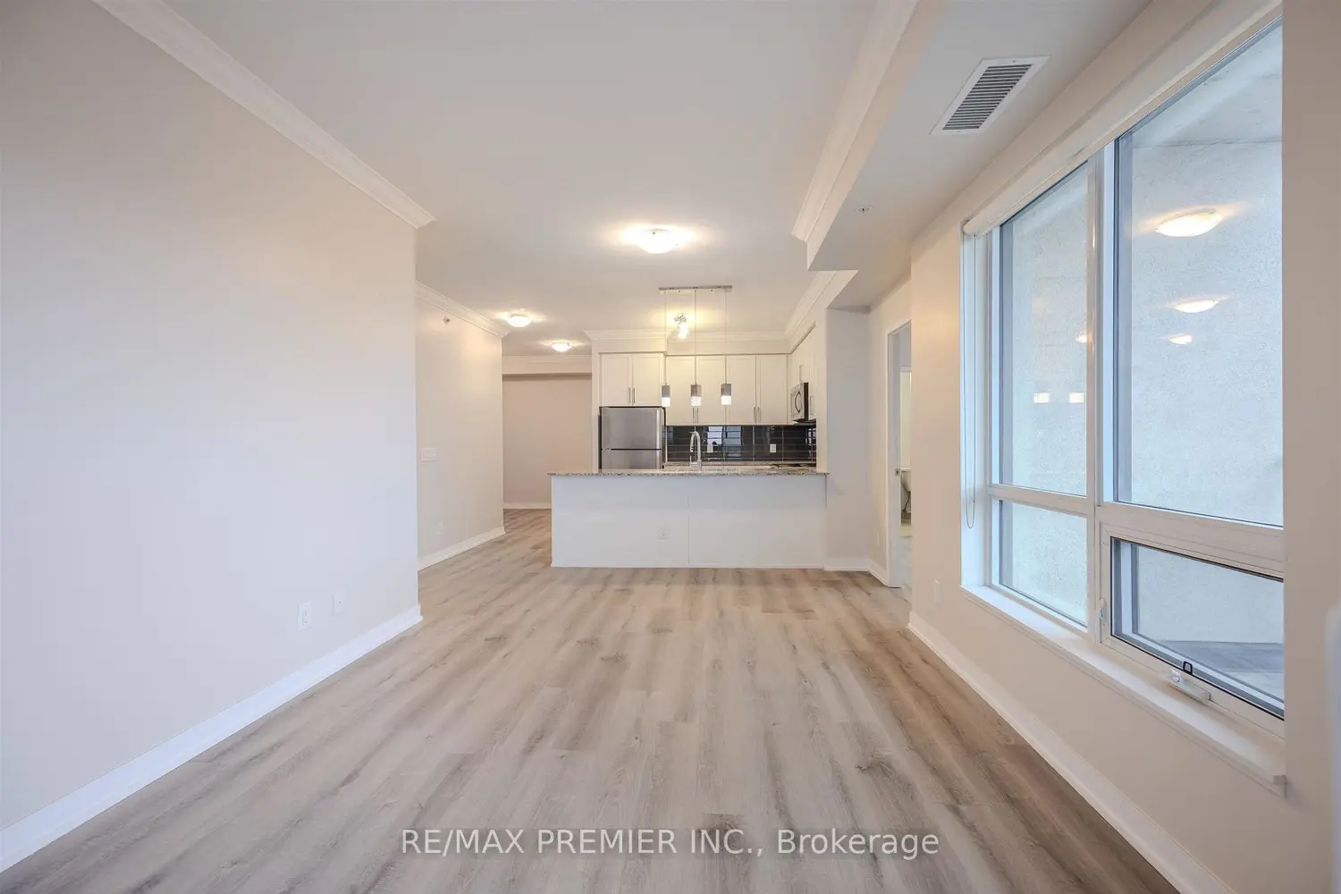 Additional image 12 of 840 Queens Plate Drive 1405