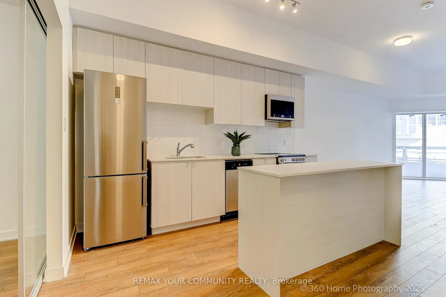 Additional image 3 of 2433 Dufferin Street 112