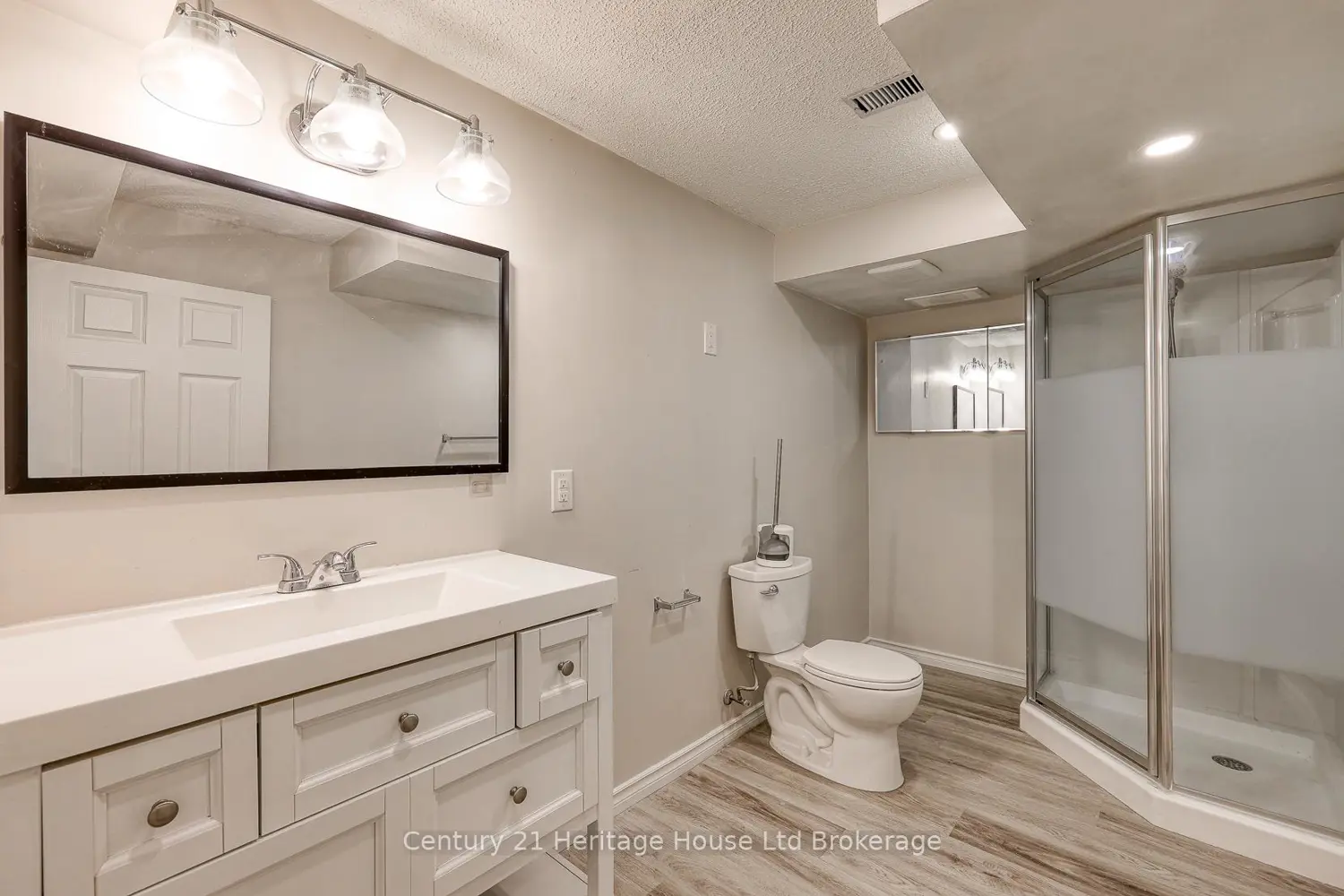 Additional image 12 of 719 Peel Street