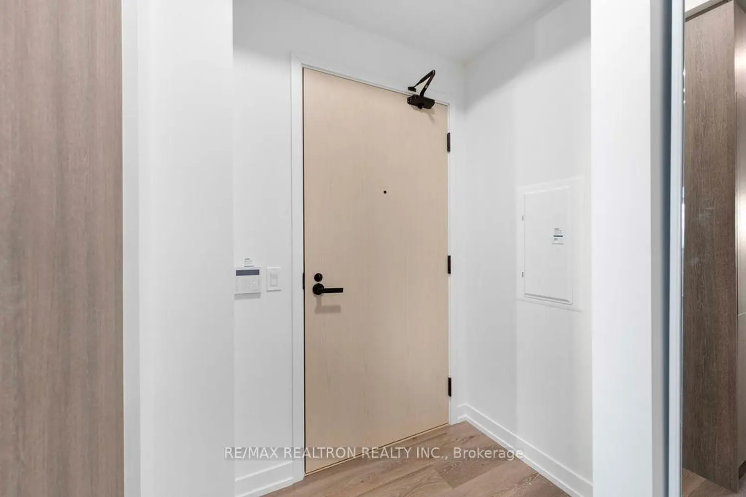 225 Commerce Street 4608 photo 4