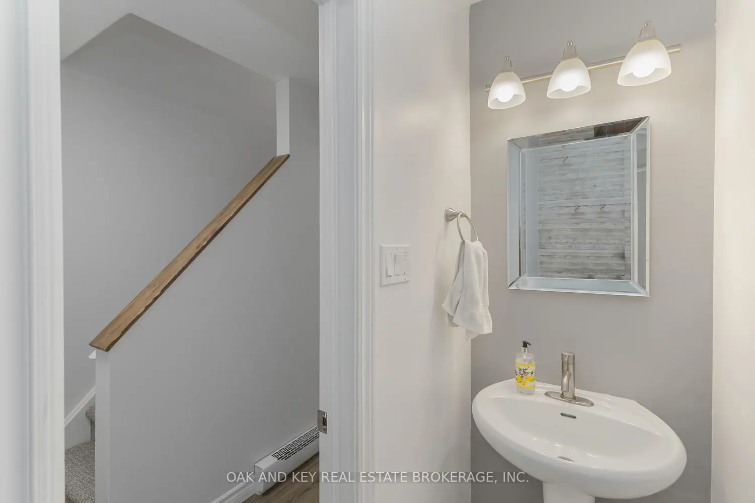 166 Southdale Road 10 photo 2
