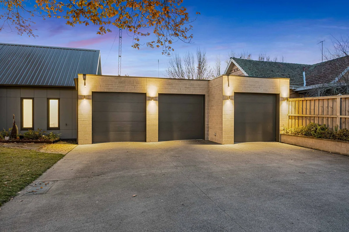 Additional image 5 of 302 Wendouree Parade, Lake Wendouree VIC 3350