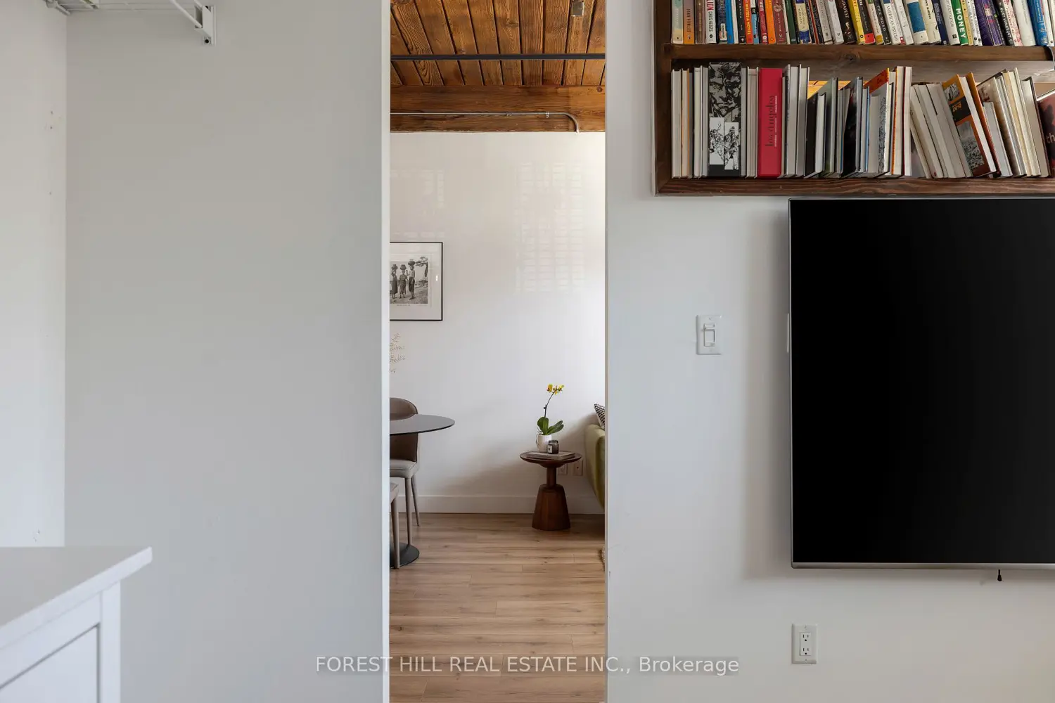 Additional image 14 of 2154 Dundas Street 105