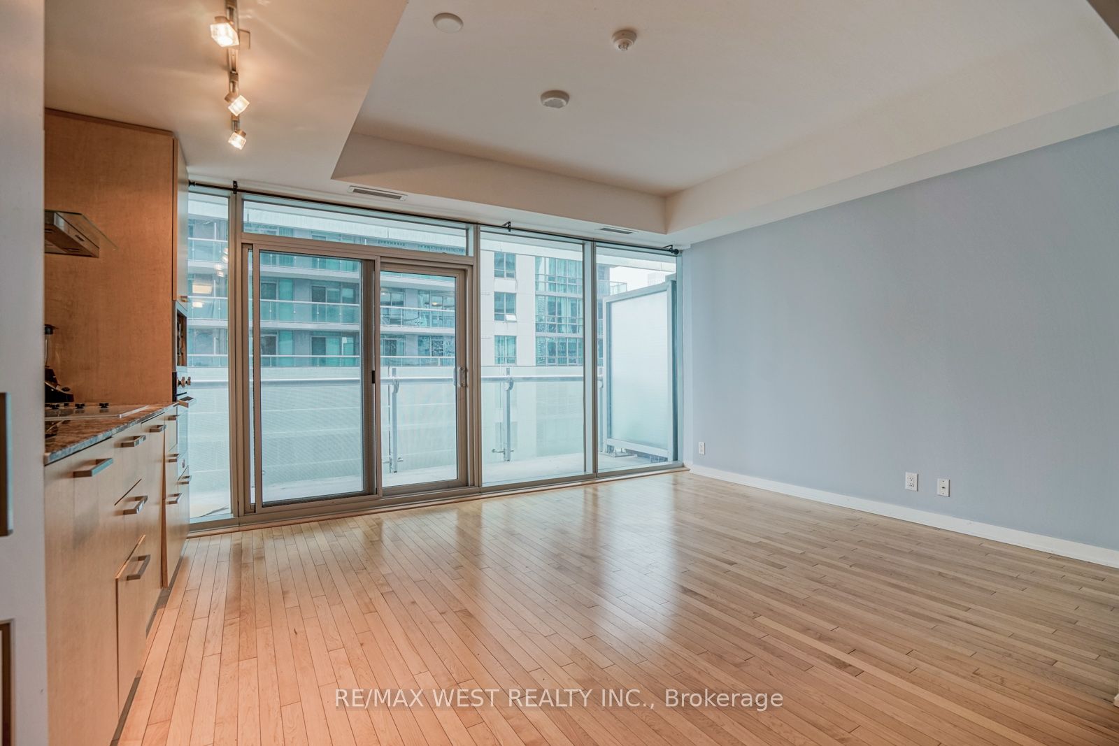Additional image 6 of 1305-12 York Street, Toronto, ON, M5J 2Z2
