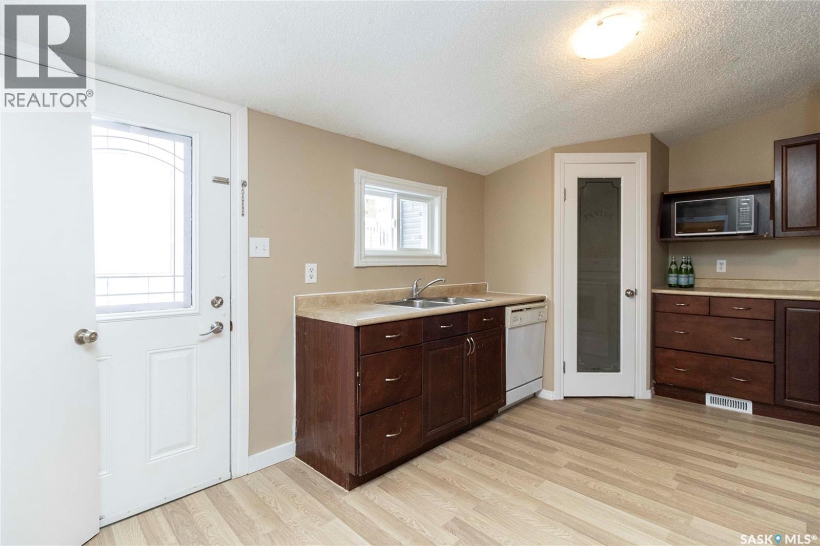 Additional image 4 of 325 S Avenue S, Saskatoon, SK, S7M3A1