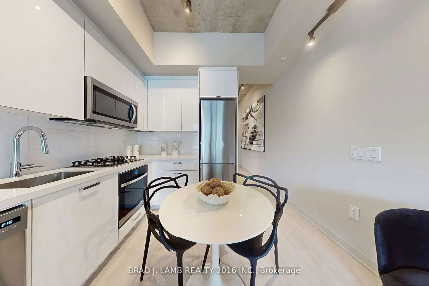 Additional image 16 of 195 Mccaul Street 315
