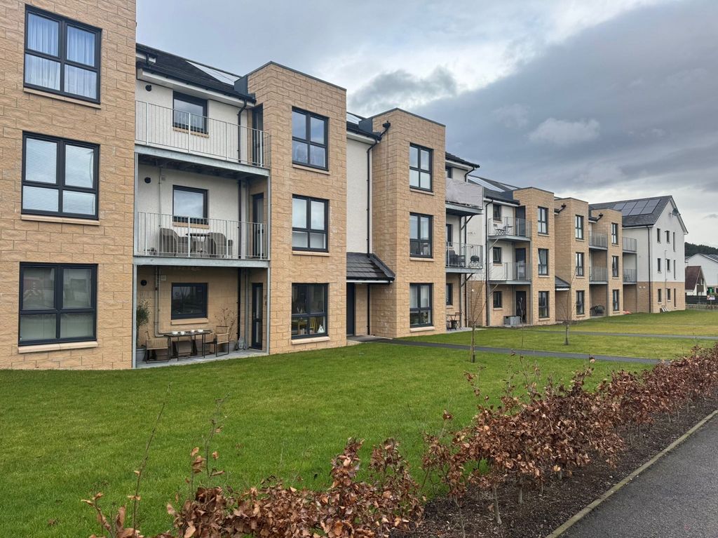 2 bed flat for sale17 Dunain Square, Westercraigs, Inverness. IV3