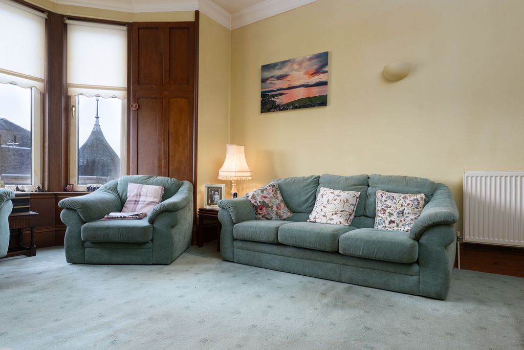 3 bed flat for saleManor Crescent, Gourock PA19 photo 5