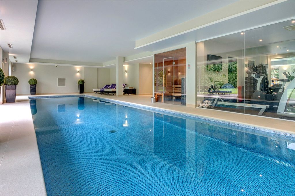 7 bed detached house for saleNewlands Avenue, Radlett, Hertfordshire WD7