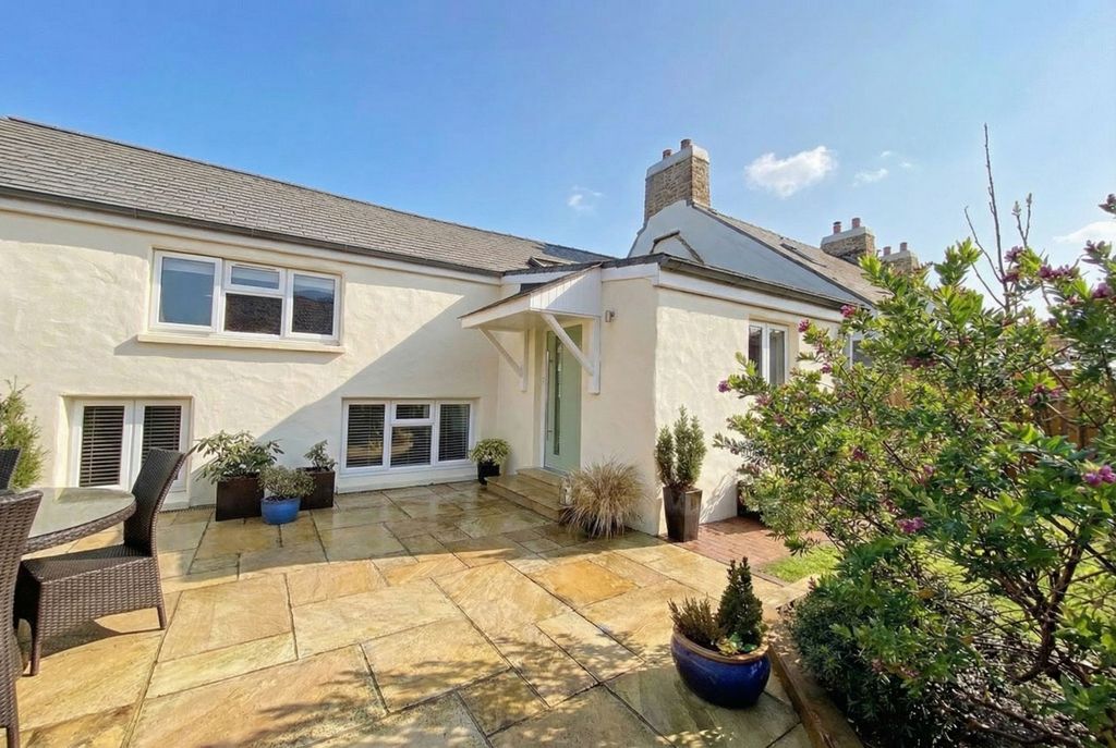 3 bed terraced house for saleBrocq House, St Lawrence JE3