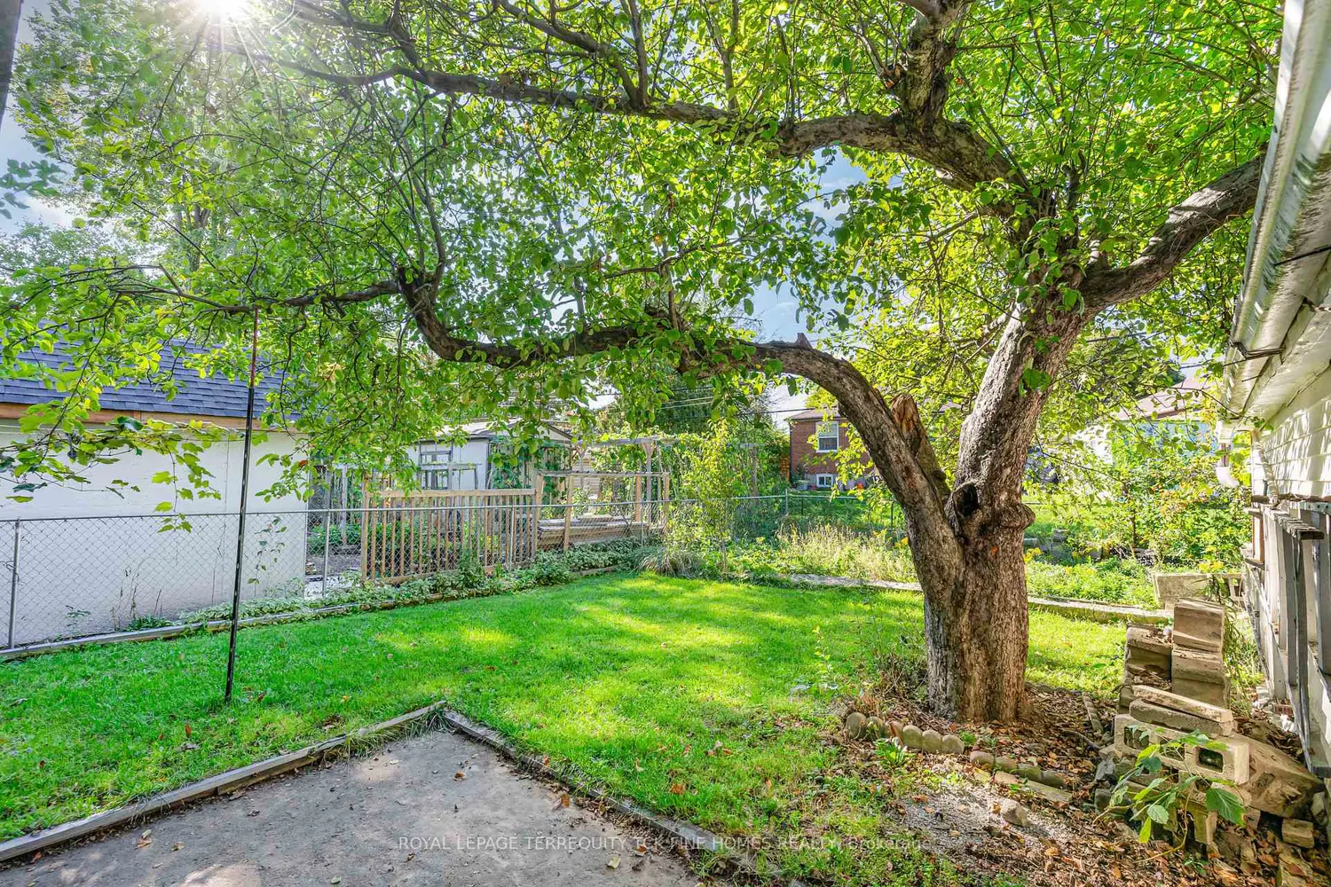 28 Lynvalley Crescent