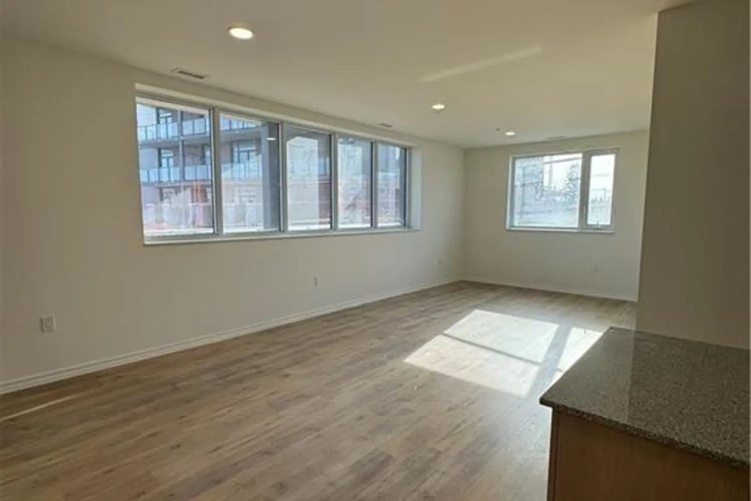 Additional image 4 of 1098 Paisley Road 105 A