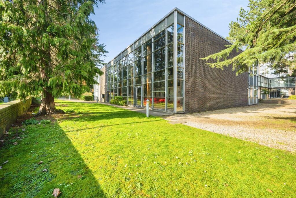 Newsom Place, Hatfield Road, St. Albans