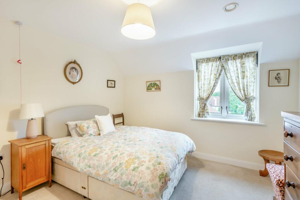 Additional image 17 of 44, 232 London Road, St Albans