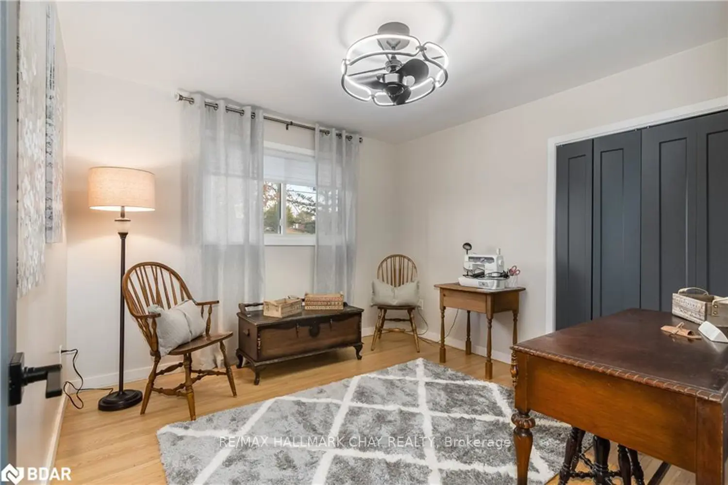 Additional image 13 of 1009 Fairbairn Street