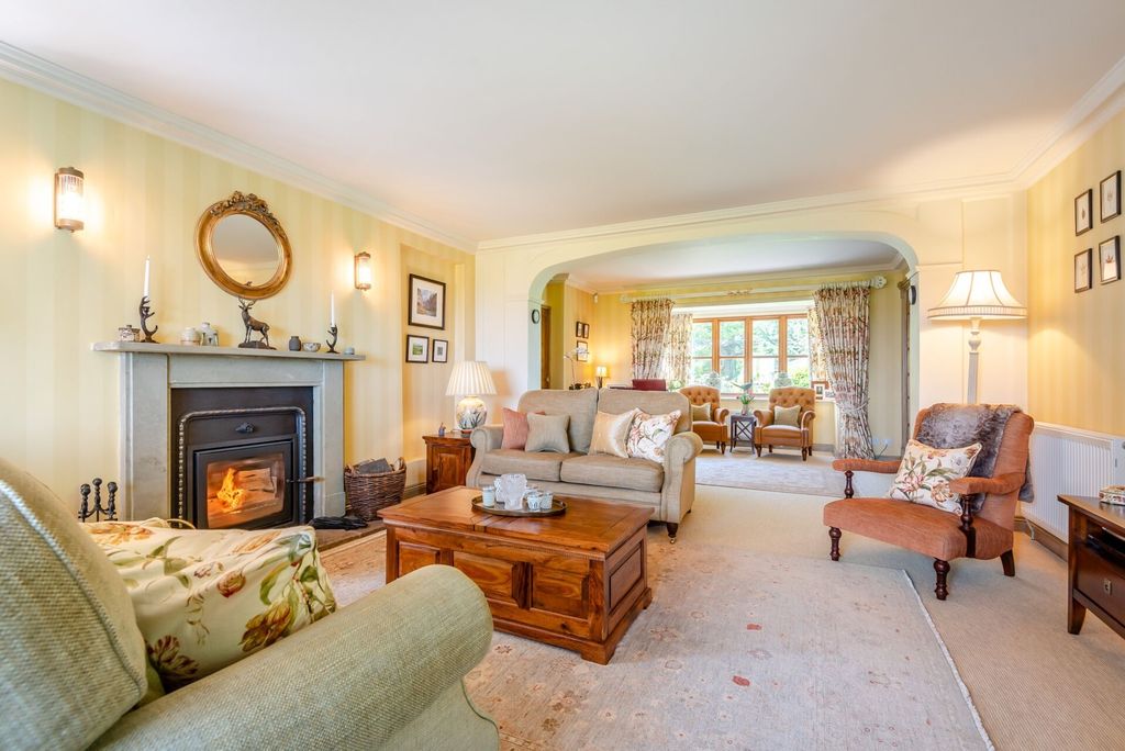 5 bed detached house for saleCallow, Hereford HR2 photo 3