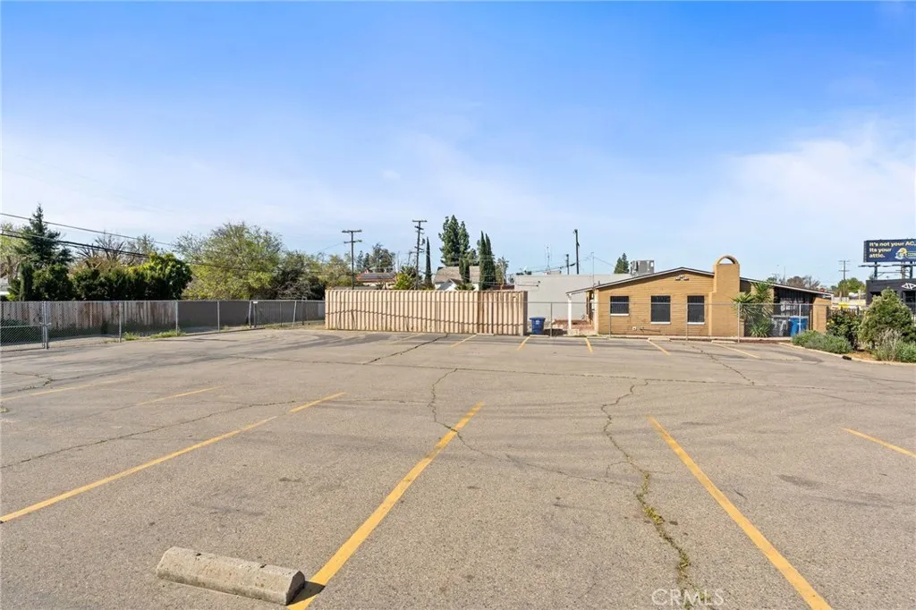 Additional image 9 of 422 E Shields Ave, Fresno, CA 93704