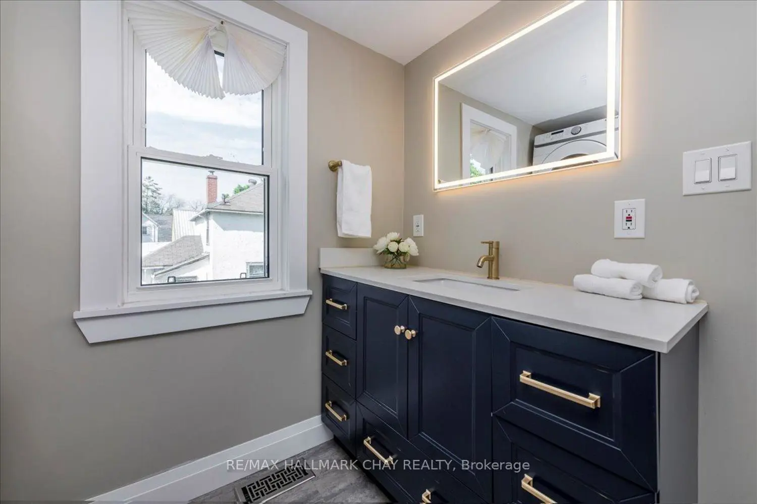 Additional image 8 of 3366 Muskoka Street