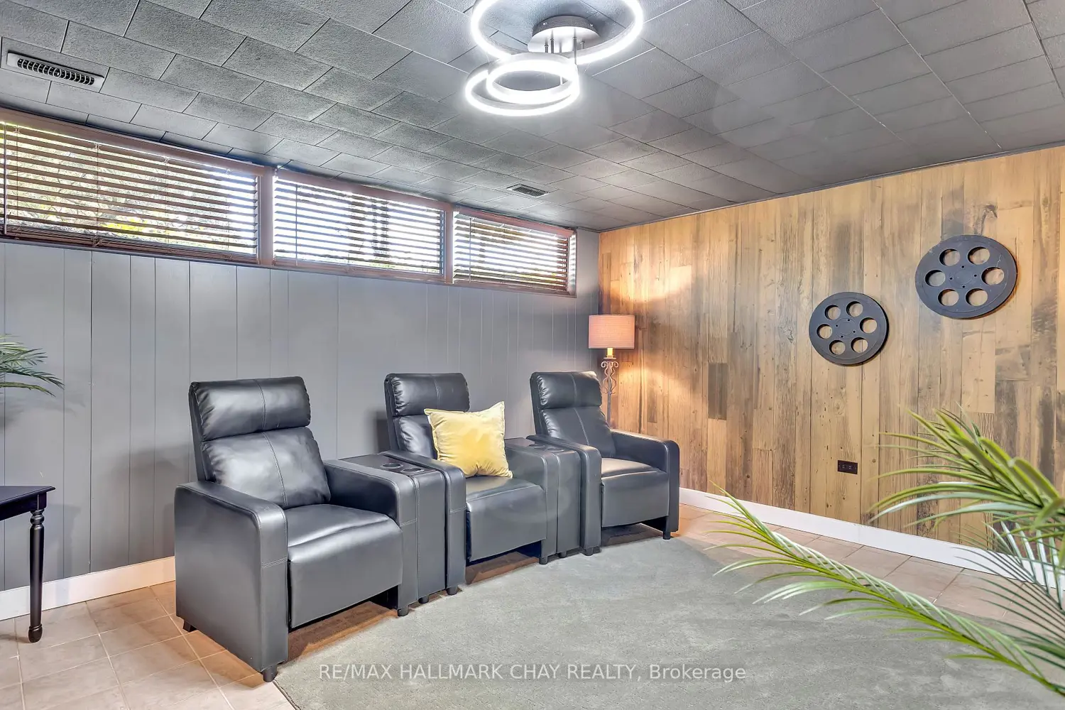 Additional image 17 of 1009 Fairbairn Street