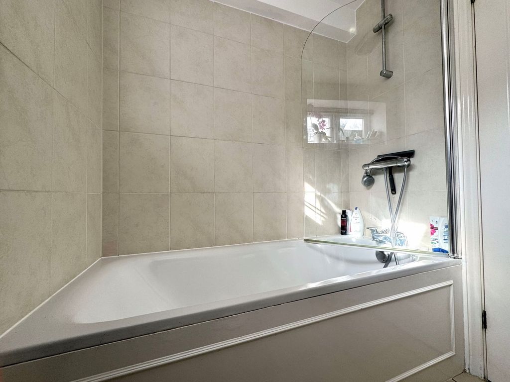 Additional image 5 of 1 bed flat for sale6 Victoria Street, St Helier JE2