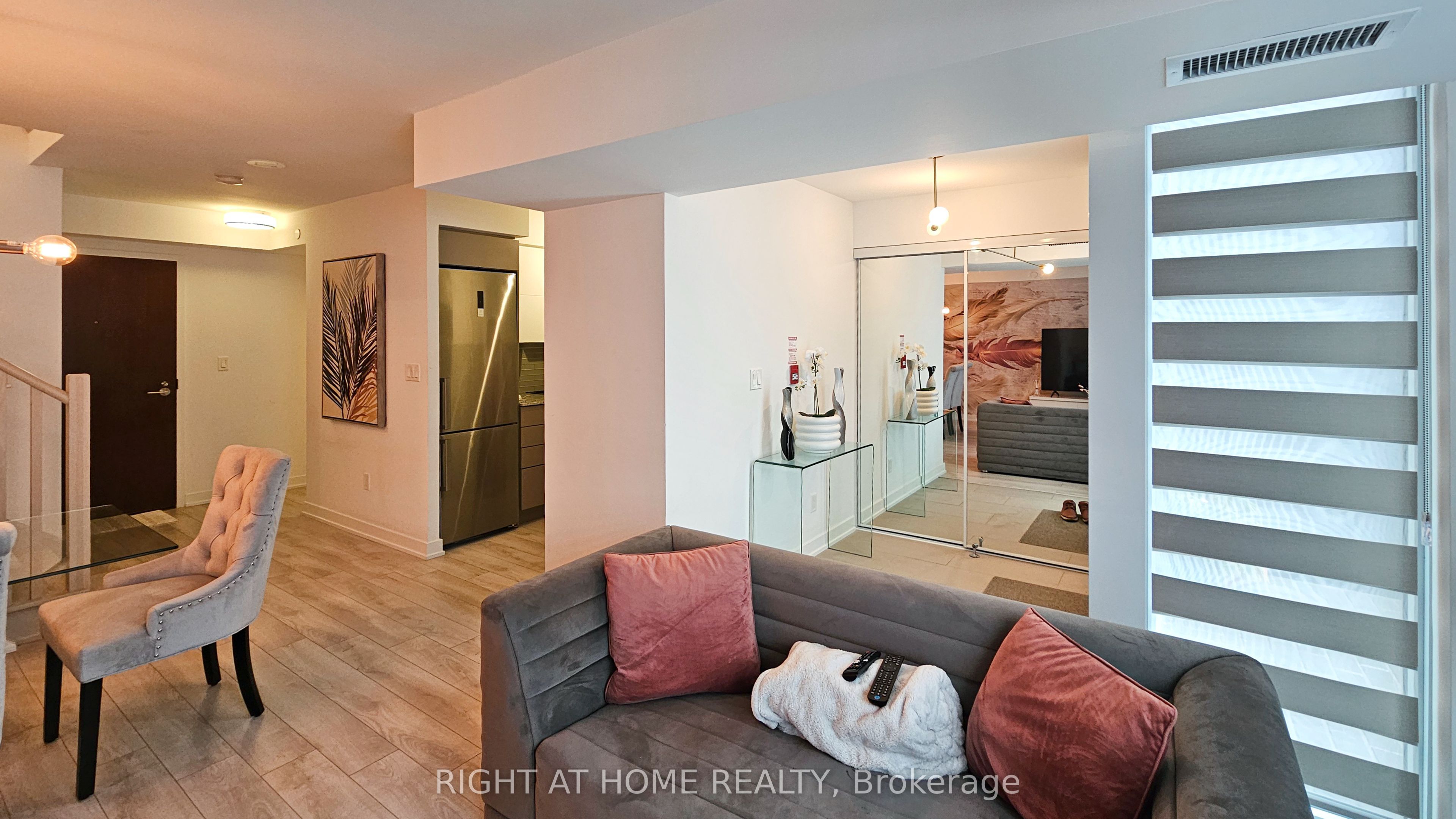 Additional image 6 of 101-118 Varna Drive, Toronto, ON, M6A 1N3