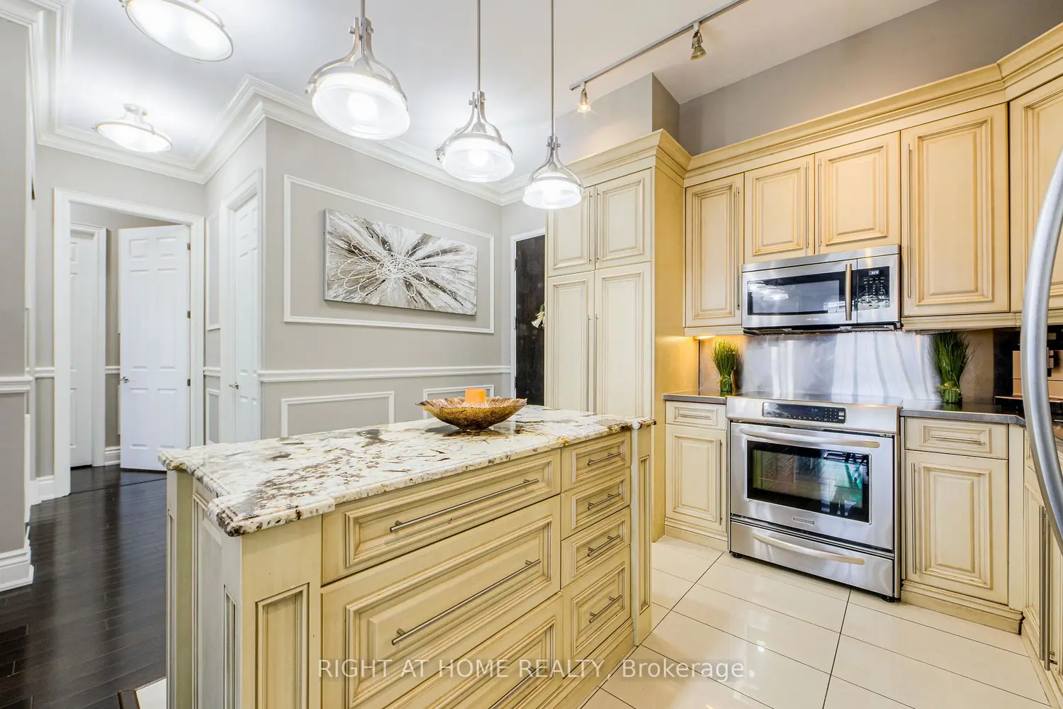 Additional image 3 of 37 Galleria Parkway Uph2