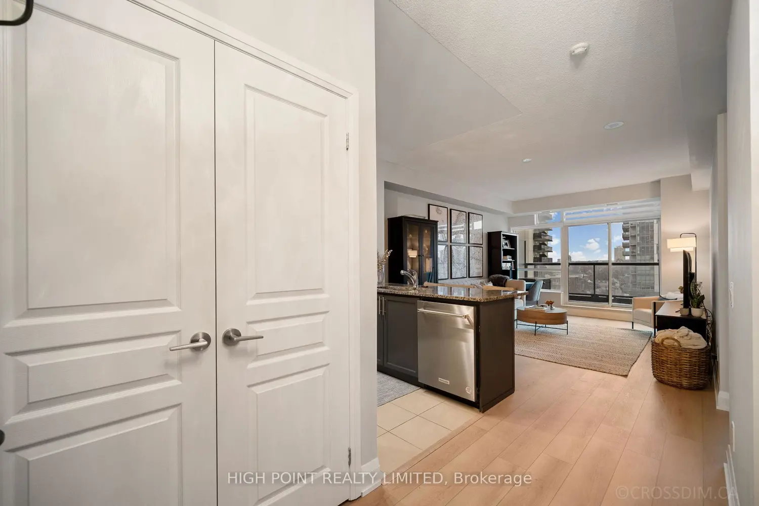 1 Hurontario Street 610