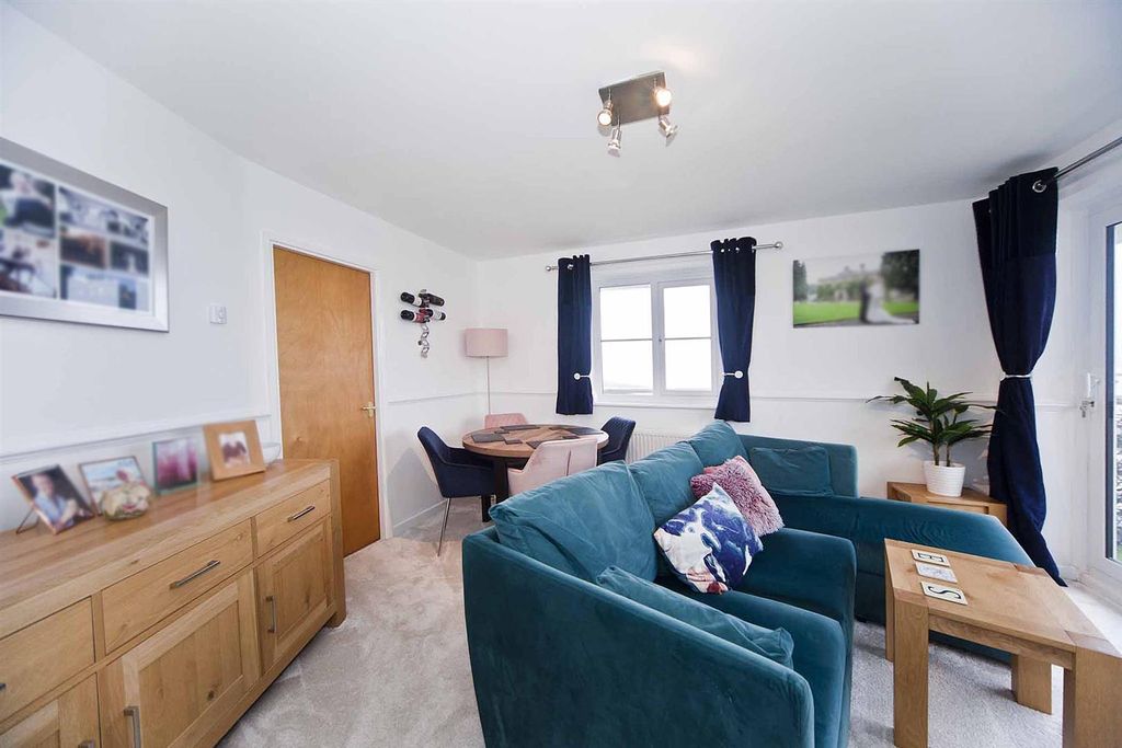 2 bed flat for saleTrident Close, Hartlepool TS24 photo 5