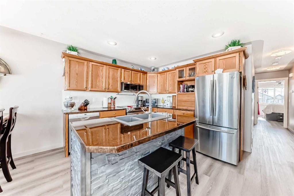 Additional image 4 of 232 Deschner Close, Red Deer, AB, T4R 3C2