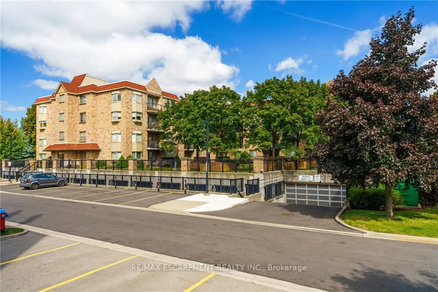 Additional image 19 of 3499 Upper Middle Road #211